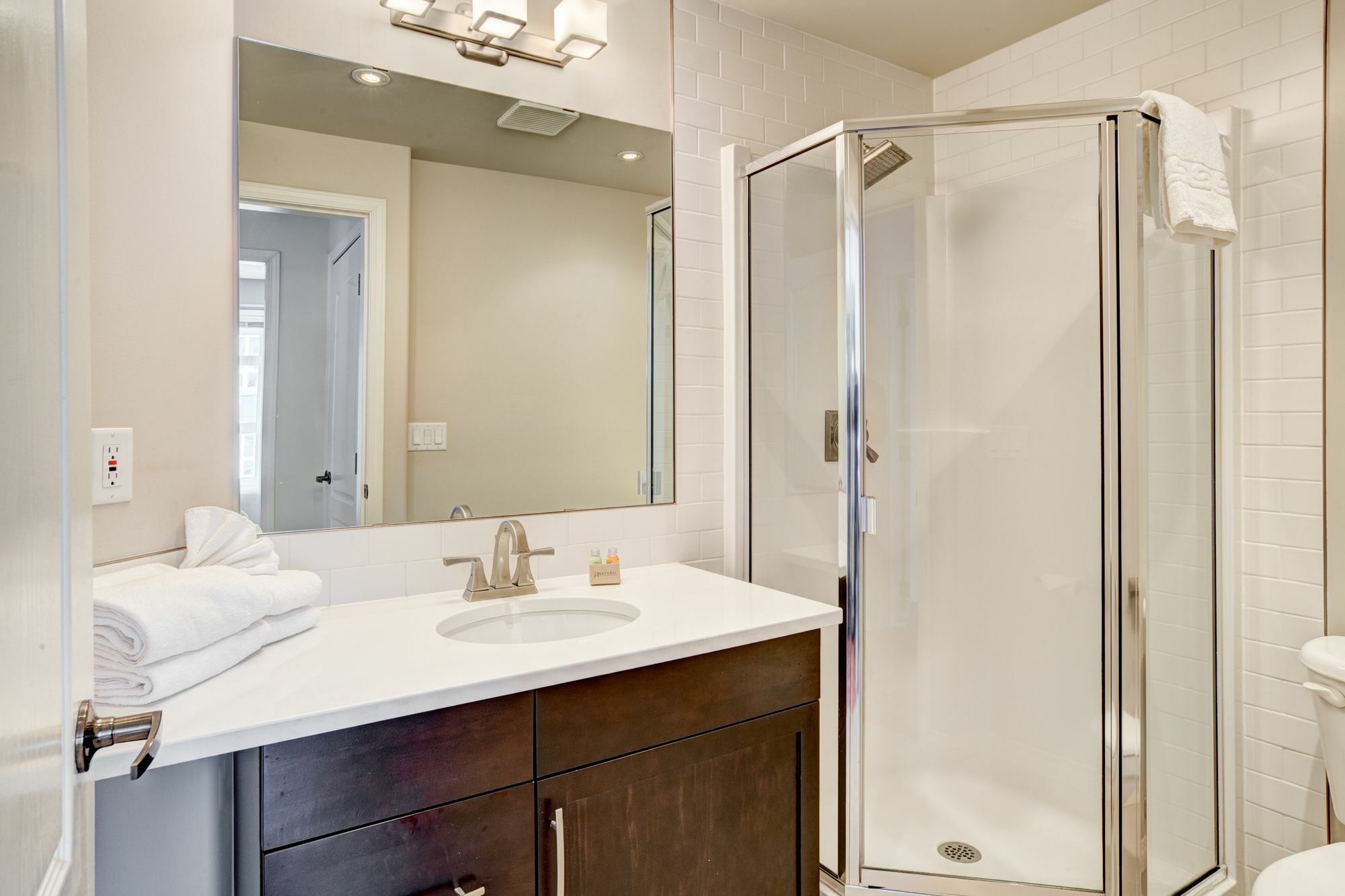 Suite Digs - Genesis YYC Exterior foto